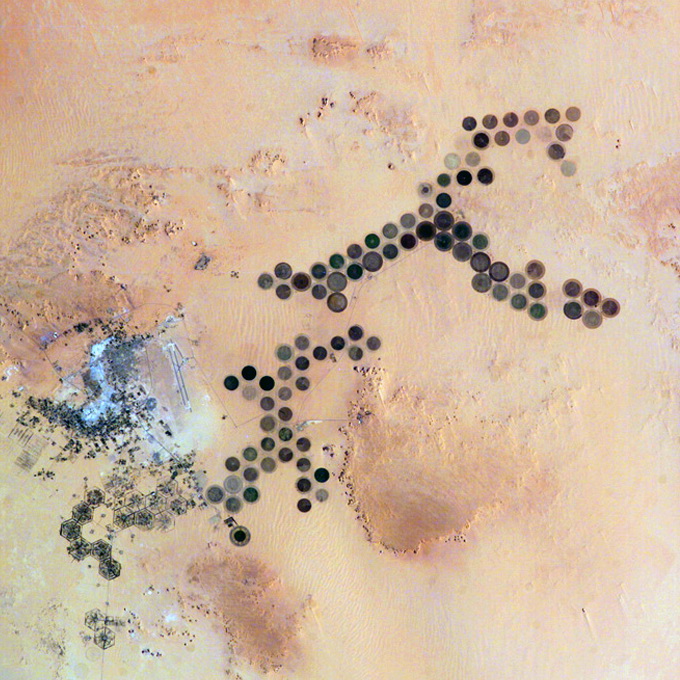 Zelené kruhy v púšti (Líbya / Egypt)